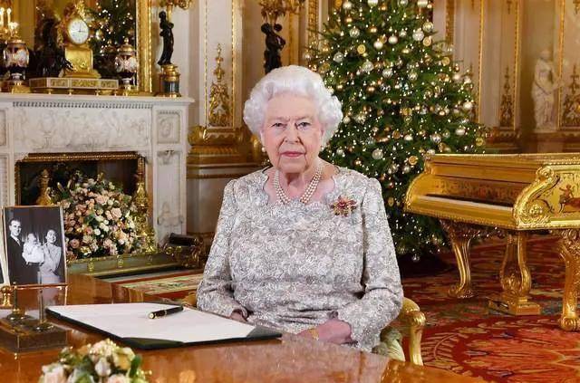 欲戴皇冠必承其重-英女王伊丽莎白的一生