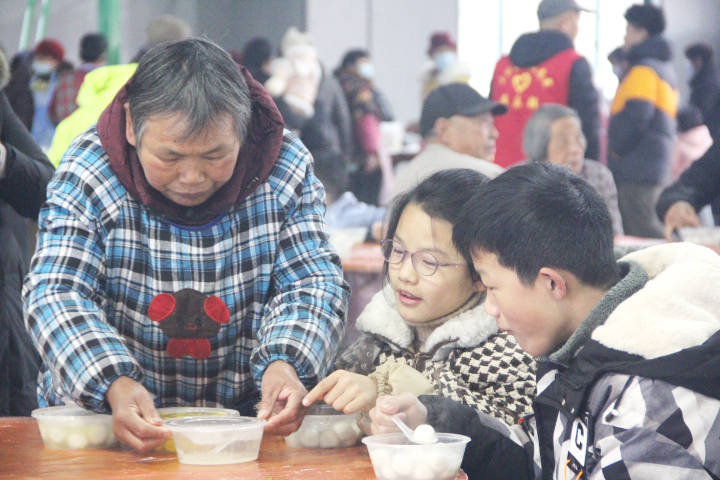 鉴湖街道王家葑村闹元宵活动丰硕多彩