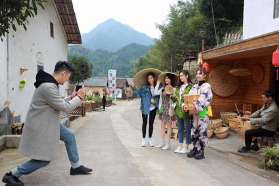 伊能静 刘芸 袁咏琳 黄雅莉相聚《抱负家》，本来女人是需要如许的家