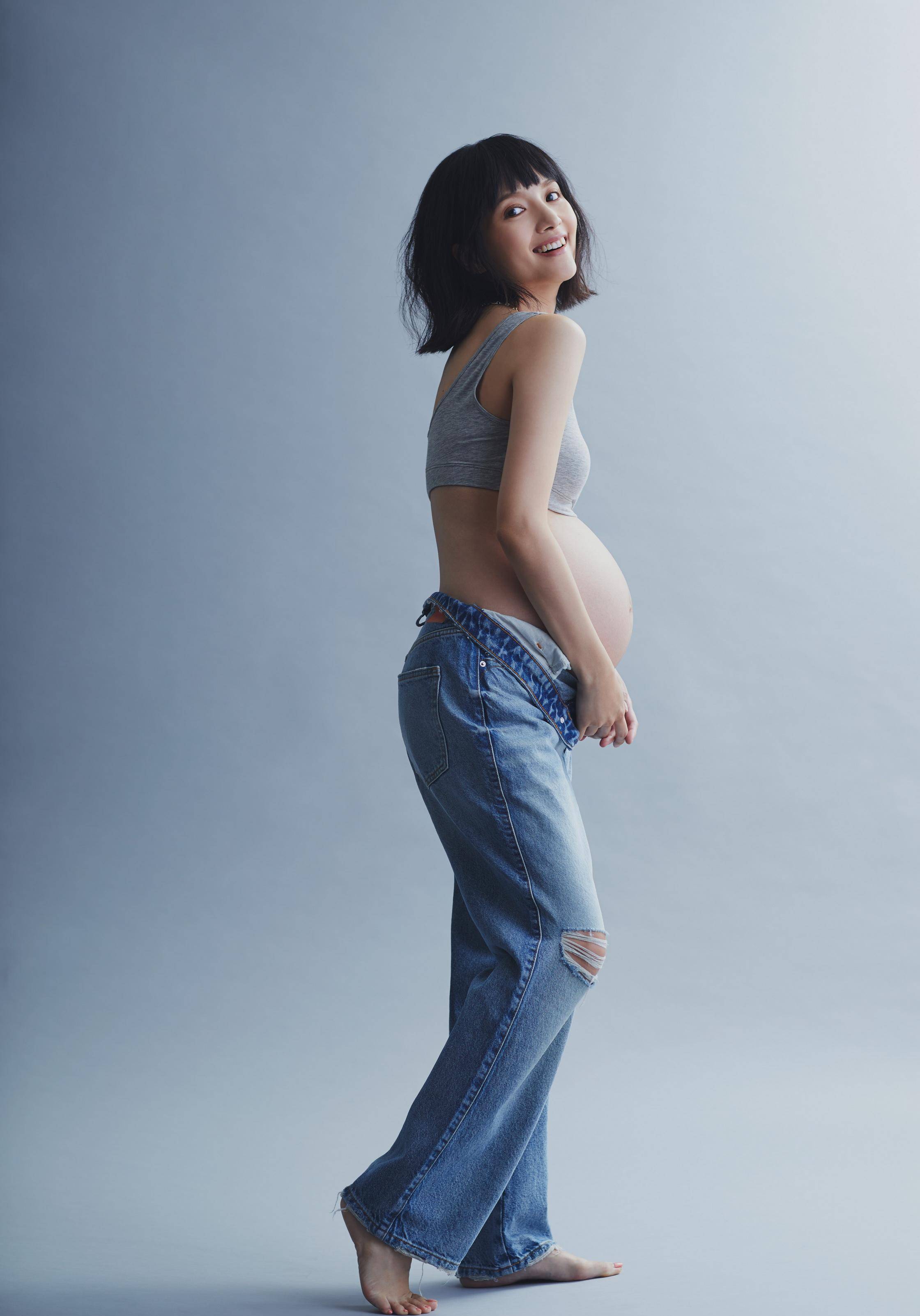 陈嘉宝怀孕九个月拍全家福　因为这原因想bb晚点出生？