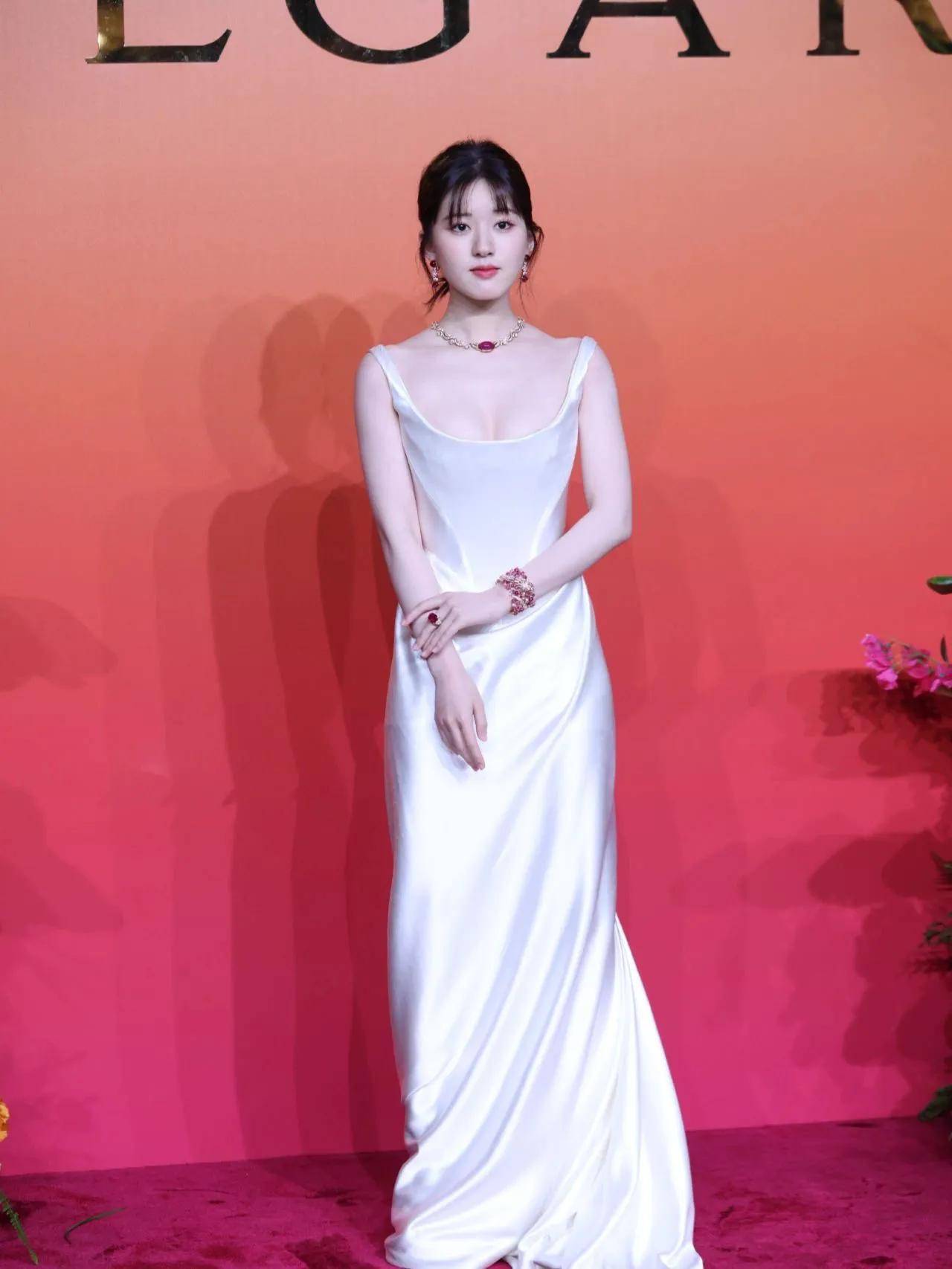 ��¶˼��ɫ������縻��ǧ�������¸߶�