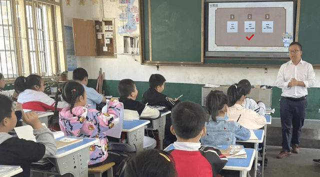 兴趣性拉满！那门“软萌”的硬笔书法课，让学生轻松写豪杰字