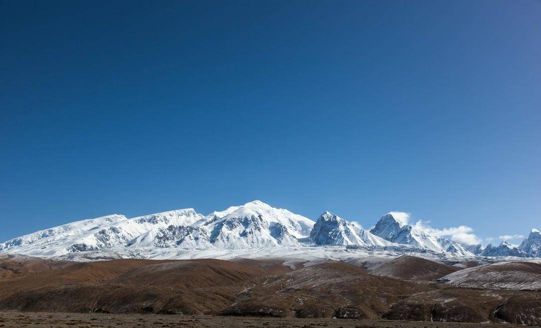 视觉霎时之“春天的帕米尔”，昆仑山,杏花村,墓士塔格峰