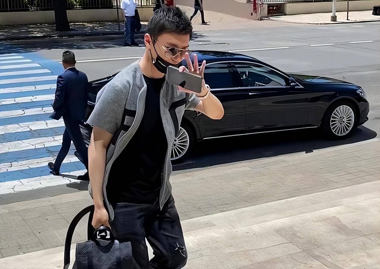 �ſ������������£������ٶ�����Ƿ˰20��Ԫ��������