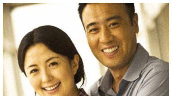 于和伟结婚29年无绯闻，看到妻子照片后，网友 认识她！