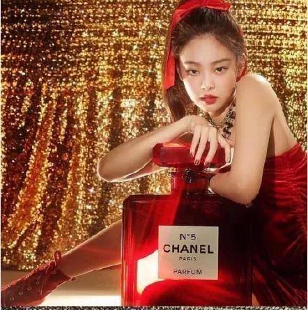 Jennie，披上“香奈儿”战袍，走向顶流之路！