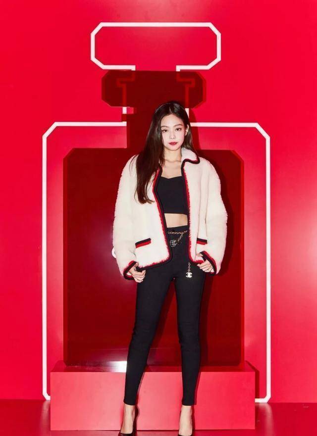 Jennie，披上“香奈儿”战袍，走向顶流之路！