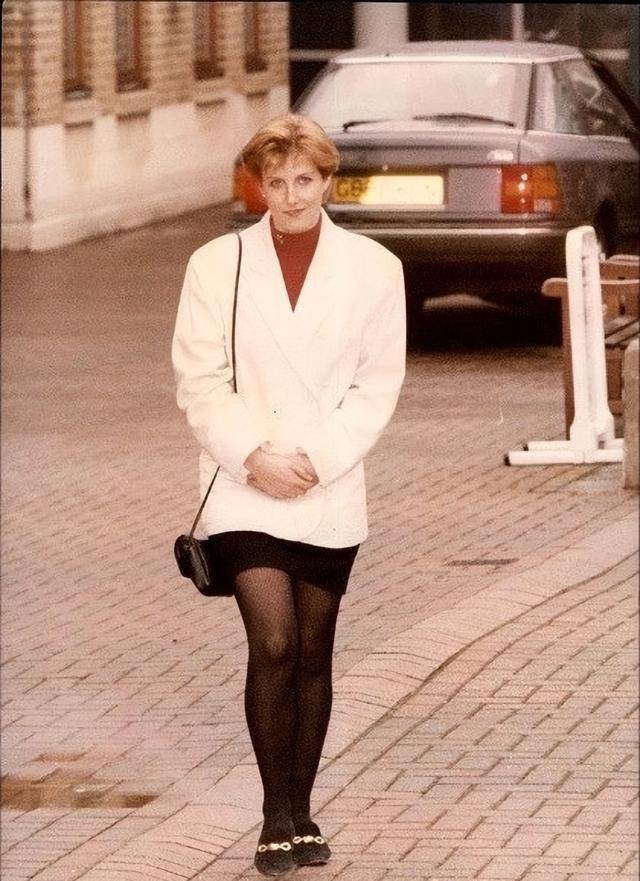 ���»����ӣ���������Ů��ȴ���ܳ裬��������������û�� ...