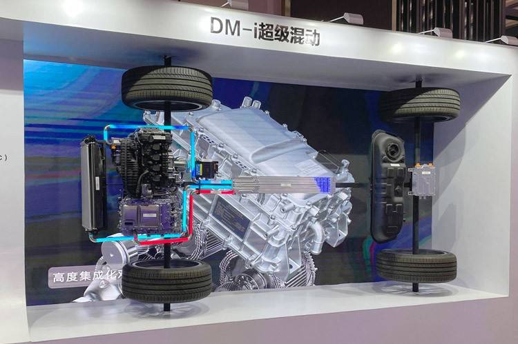 新开手游sf发布网:原创                年内开启预售strong新开手游sf发布网/strong，动力500千瓦超大G，比亚迪F品牌首款车型来了！