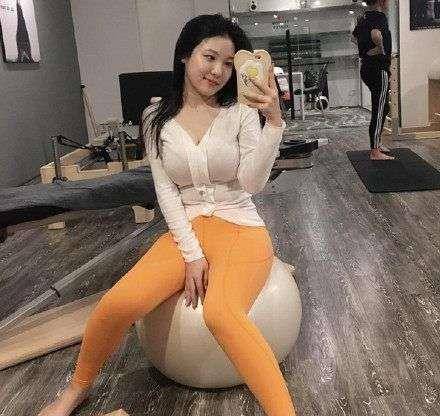 米乐M6 M6米乐韩国瑜伽美女凹凸有致的身材被封为“微胖界女神”(图3)