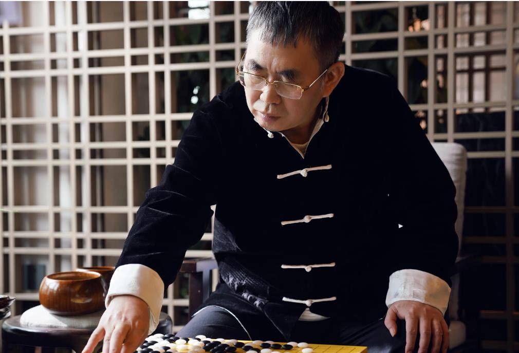 患病前的棋圣聂卫平：一天3包烟，喝白酒加冰块，因委靡得嗜睡症