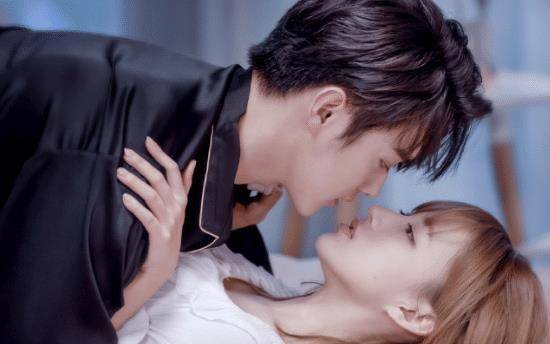 k66凯时|《你微笑时很美》完结后，程潇又迎来了一部爱情剧，男主颜值不输许凯