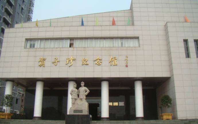 79年，一封来自福建的信送到贺子珍床前，贺子珍含泪：我想见见她