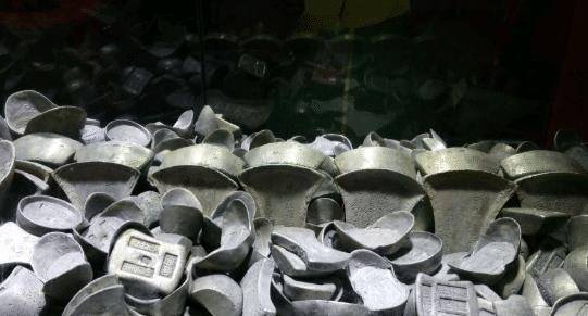 �����÷����ڹ�����̸�ڼ�һ���������Ӵ��������ѹֱ��ձ� ...