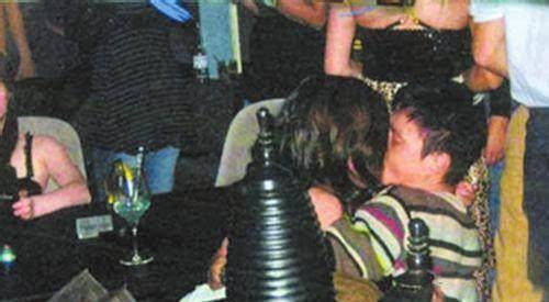 ���������Ů���ţ�һ��������ű����䣬һ������Դ����� ...