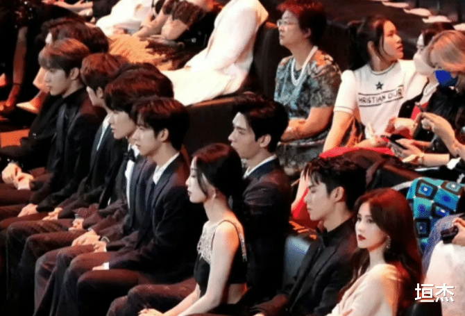 ΢����һҹ��ֻ����λ���Ͱ������ǵġ�����λ�á���ʾ�� ...