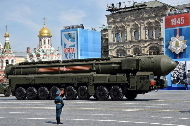 回应英国援乌贫铀弹，普京动真格了，宣布在白俄部署战略核武器
