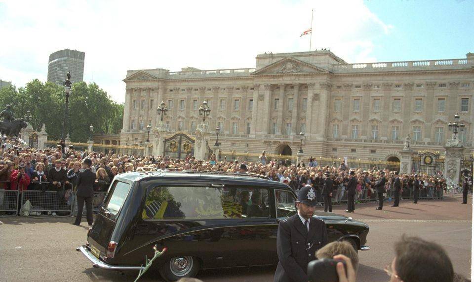 ֱ�������������ֳ���ͼ3Ӣ��Ů����¶Ц�ݣ�ͼ9�������� ...