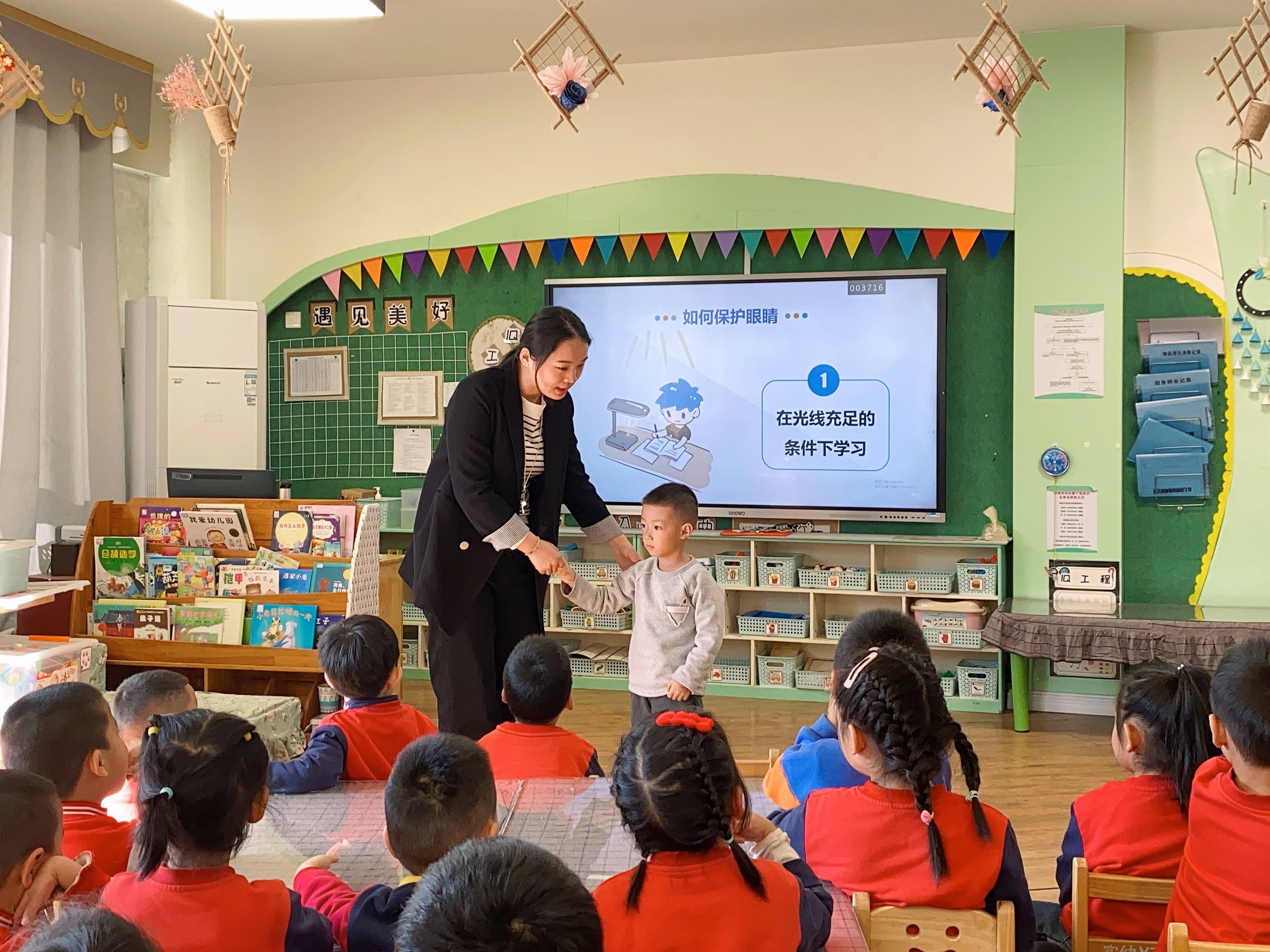 东营市尝试幼儿园开展“爱眼护眼，预防近视”主题教育活动