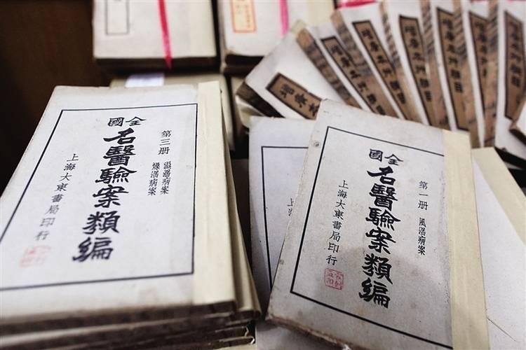 上海试管排名（如何治疗男性患有白癜风的情况？白癜风有哪些方法可以治愈？）