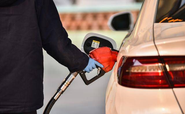 原创             油价调整消息：今天3月8日，调整后国内92、95号汽油、柴油售价