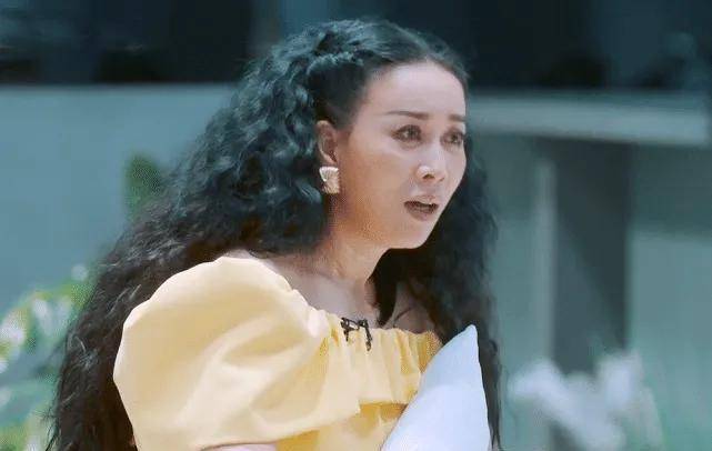 原创《浪姐3》赵樱子真的很尴尬，郑秀妍的人气王牌，宁静拿捏那英懵