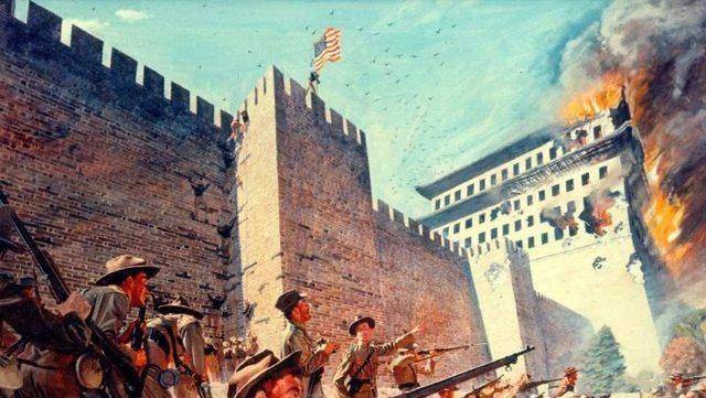八国联军占领北京，翻开清军兵器库，发现一堆先辈兵器，霎时吓傻