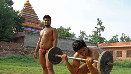 印度小伙坚持健芒果体育身6年肌肉堪比道格强森成为人生赢家(图1)