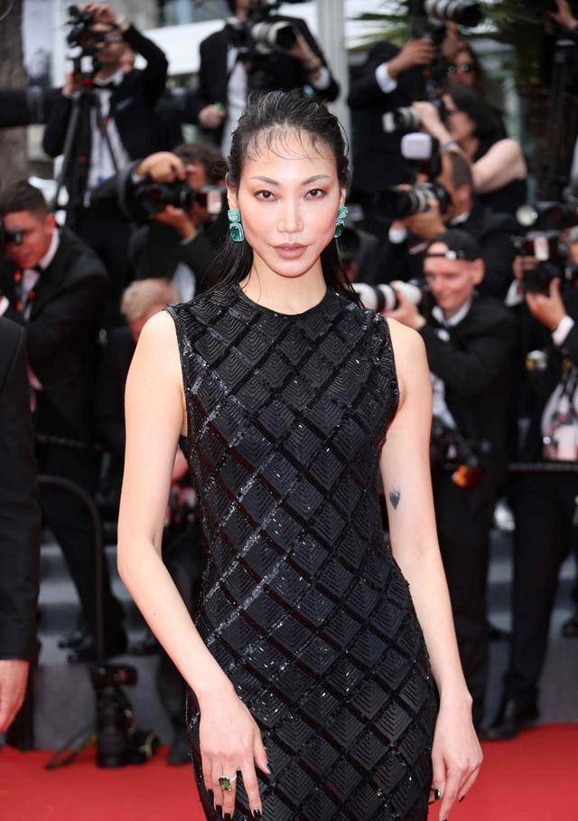 ����������鱦��ҫ���,Ϊ��̺�����ǹ�,����Ů�Ǻ�̺����