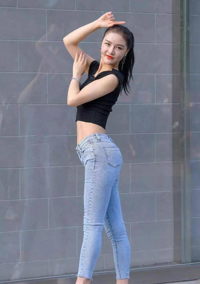 米乐 M6美丽自信的瑜伽裤穿搭增添女神气质轻盈舒适又耐看舒适时尚(图4)