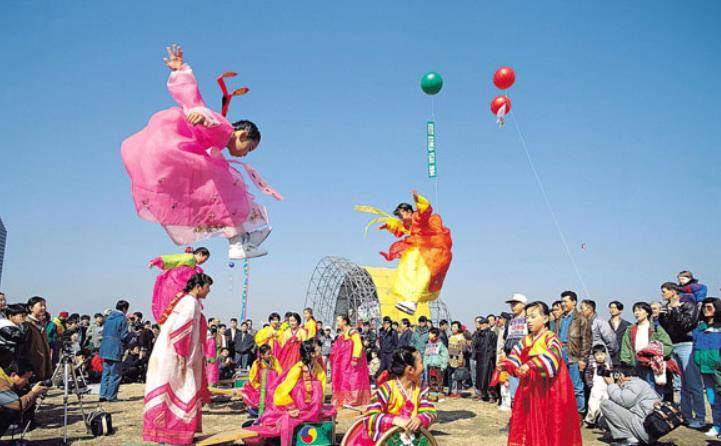 韩国春节为何要贴白色春联？中韩春节FB体育 FB体育平台习俗都有哪些不同？(图3)