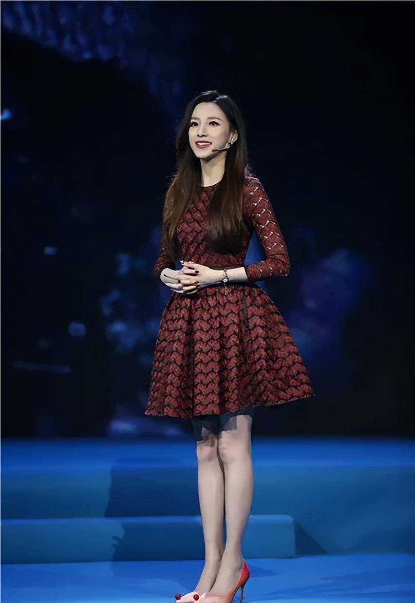 原创电视美女主持人马凡舒！甜美邻家少女就是这种吧