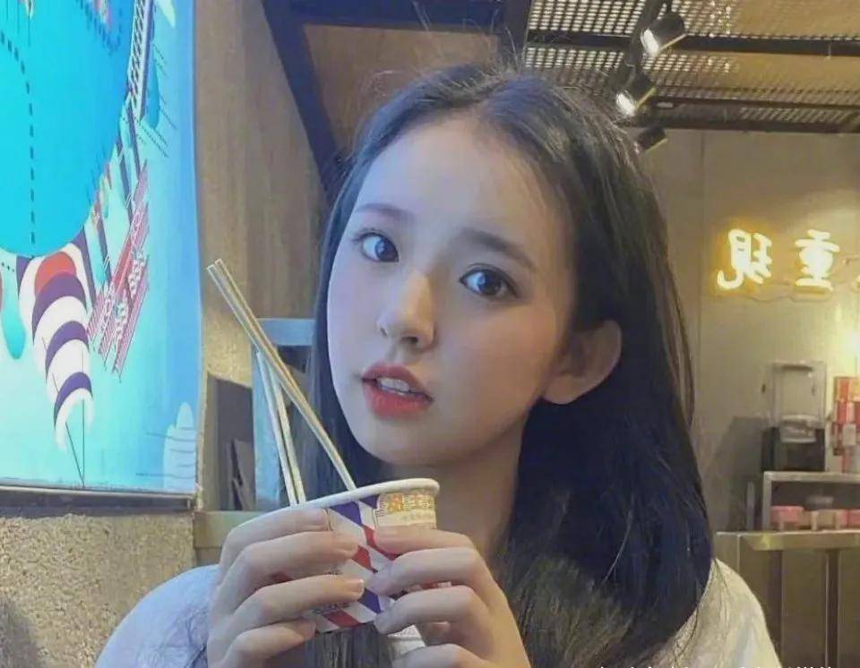 原创程潇妹妹程晨出道，面对镜头辣舞，已签约乐华娱乐