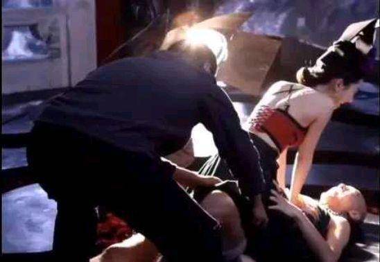 赵丽颖被删减电影片段流出：动作娴熟表情销魂，红色肚兜是亮点…