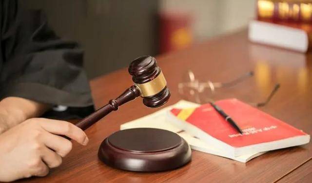 银行高管重婚骗局揭秘!一夫四妻生下2儿2女,最终被老婆送进监狱