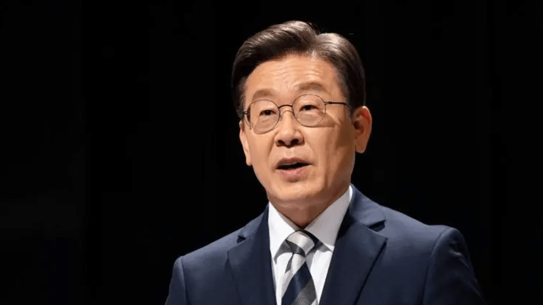 原创
            李在明绝食危在旦夕，尹锡悦骑虎难下，韩国党争进入白热化阶段丨李在明几岁