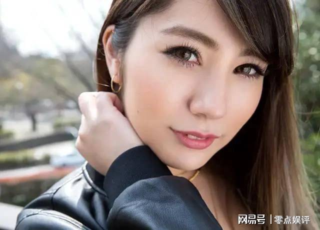 业界爆炸极品美臀的混血御姐 上原花恋！