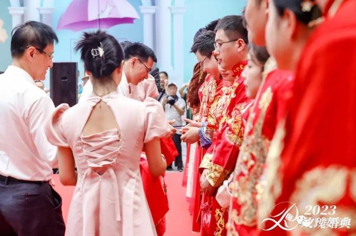 芒果体育官方网站玫瑰婚典焕新动身！25个“上海最出片”致爱地标表态(图3)