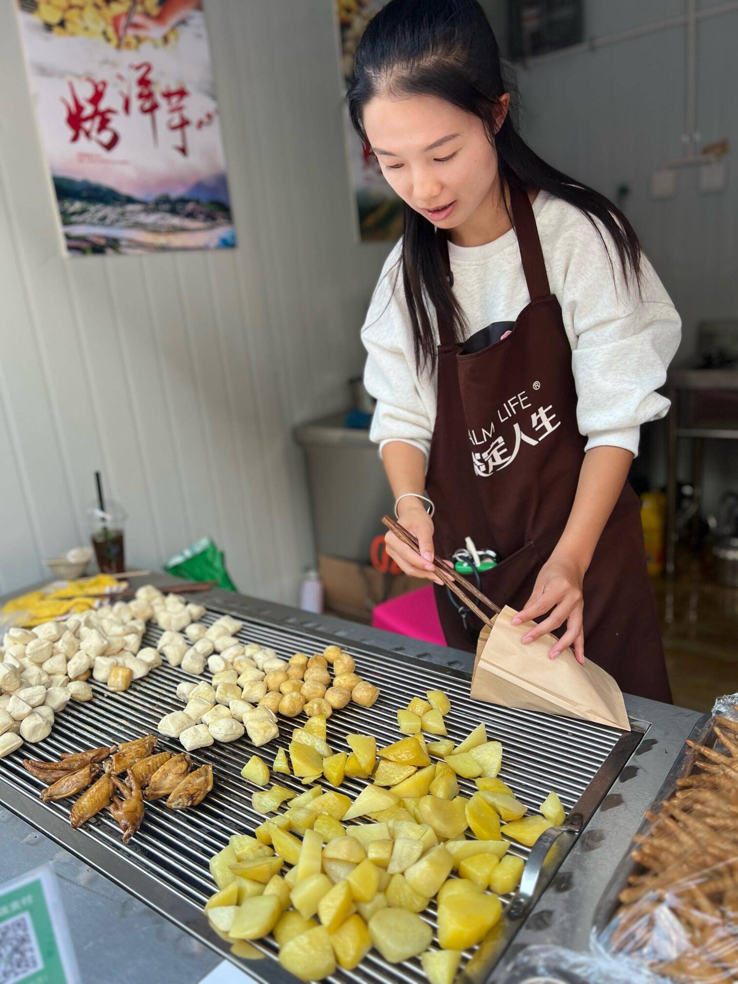 PG电子西山区棕树营片区的住民属意啦 美食城就正在你家门口(图5)