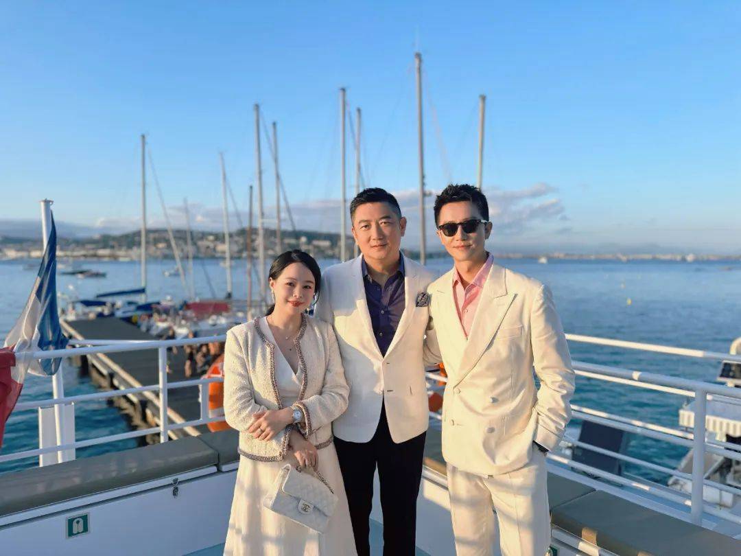 ������ʮ�x�ֳ�������Ʒ!�����Ϸ�,�ͻ��������ĵ�һ���֤����