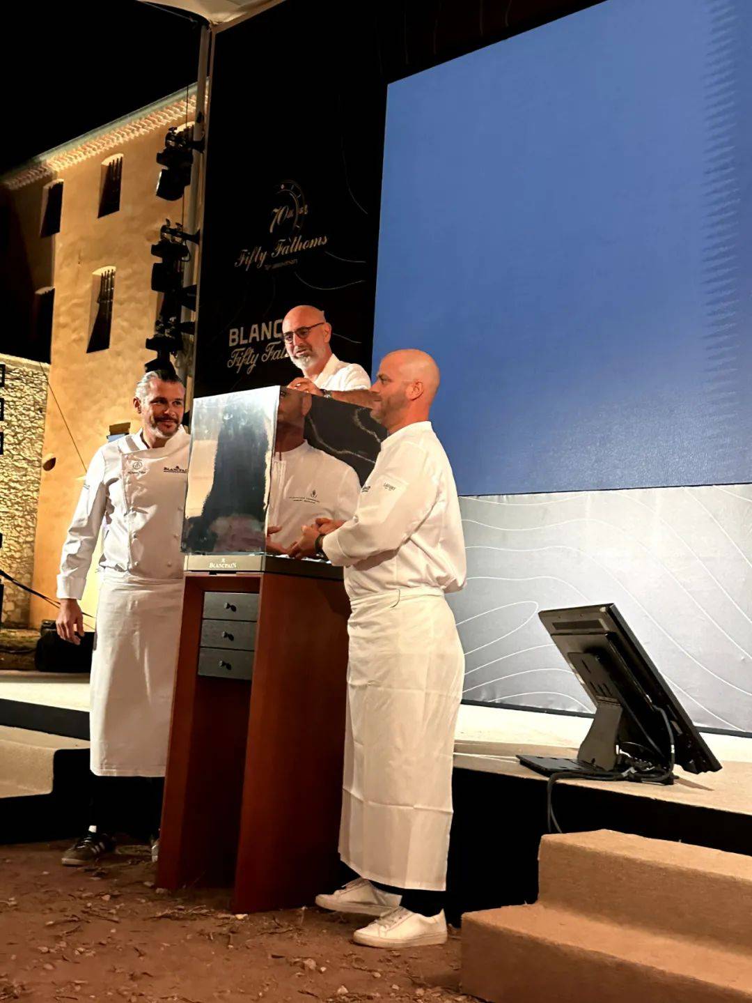 ������ʮ�x�ֳ�������Ʒ!�����Ϸ�,�ͻ��������ĵ�һ���֤����