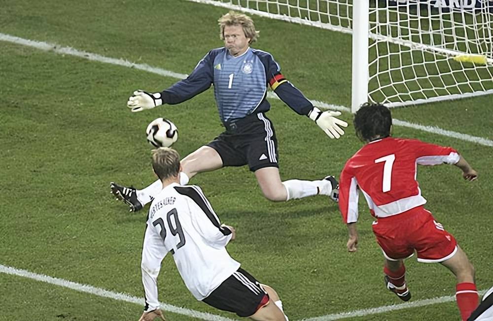 18年前今天国足客战德国男足，猜猜比分是多少？初登场17人不堪回首月明中？