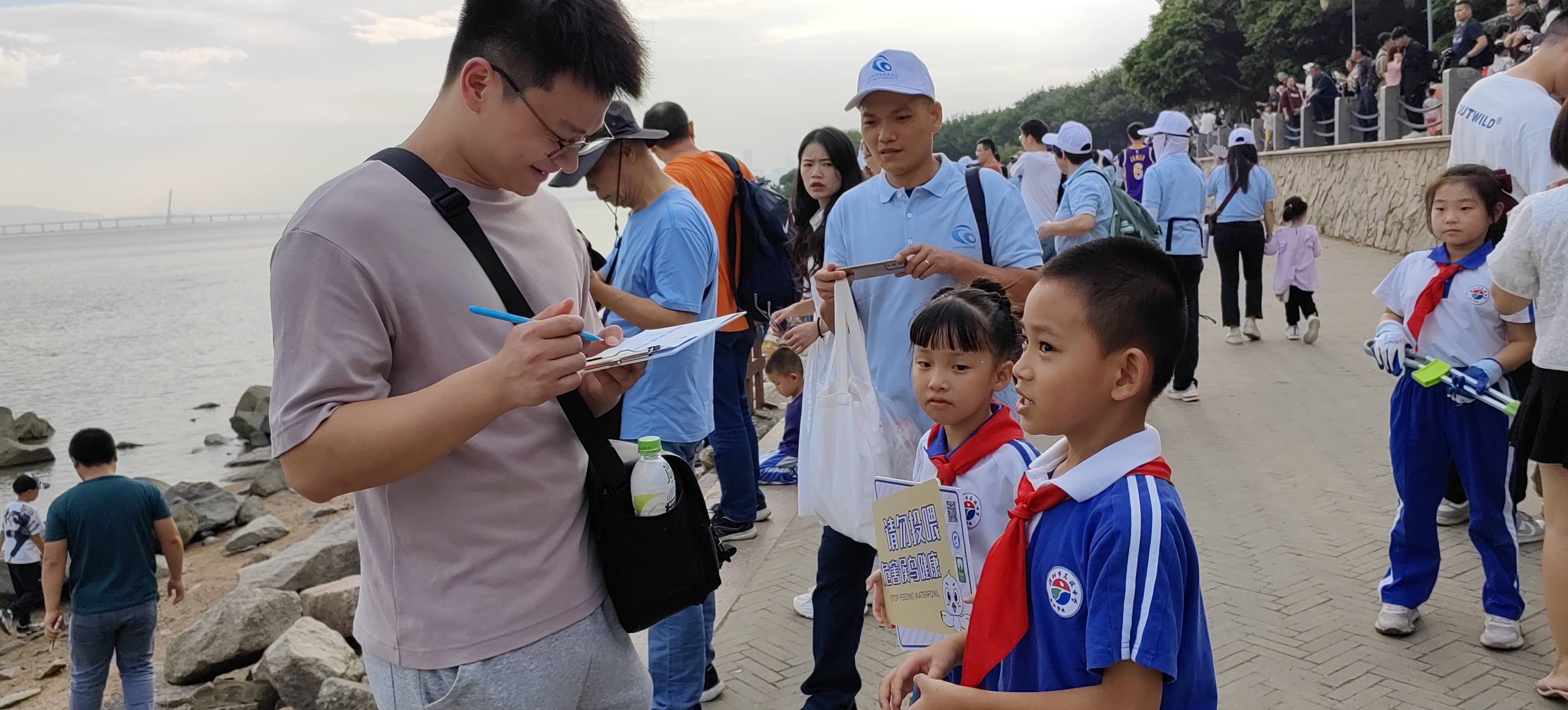 第七届全国净滩公益活动（深圳站）顺利举行