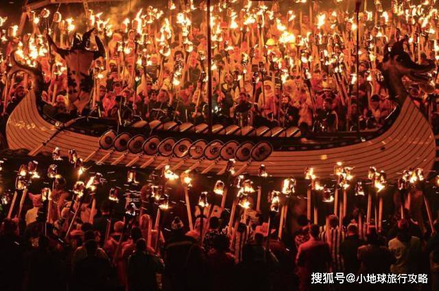 英国也能看极光？！怒吼、烧船、显有国人参加的维京海盗节来了！