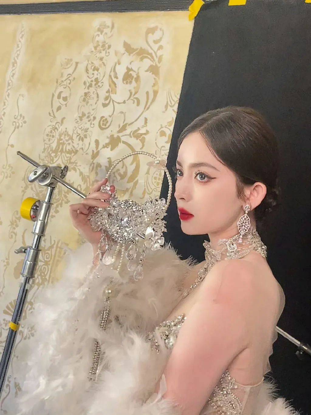 原创肖战冷暖反差大片；于适科技感；娜扎把人美秒了！