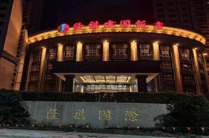 昆山隆祺建国饭店藏污纳垢、暗藏色情服务 消防