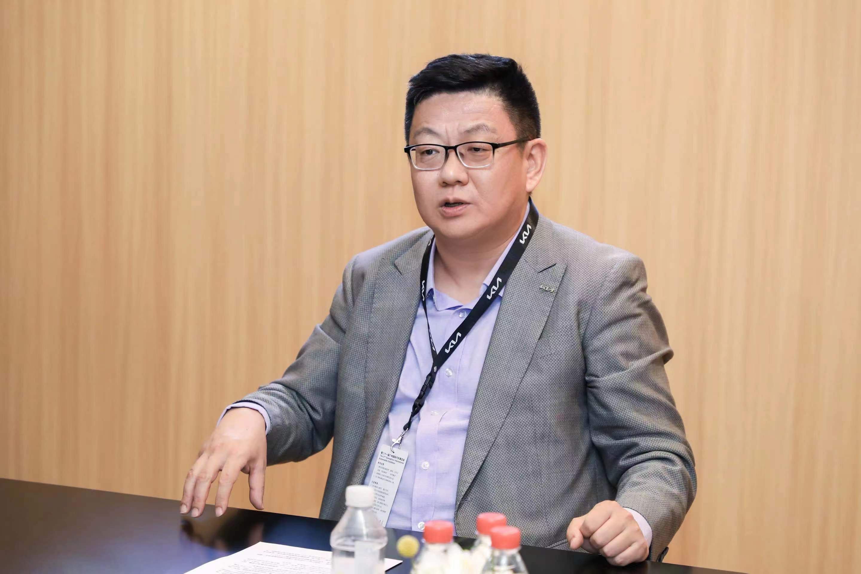 原创
                几个菜喝成这样现代社会化汽车澳洲CEO：现代社会化永远比中国品牌汽车高端《168投资》