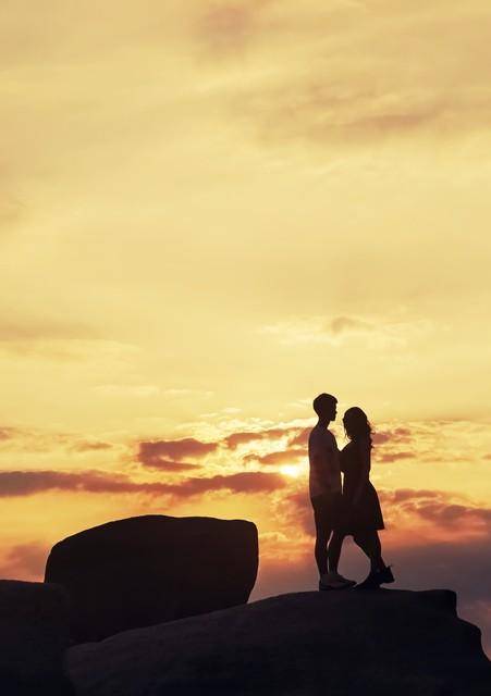 情感：26岁离过婚和34岁未婚的女人，要是你你会娶谁？