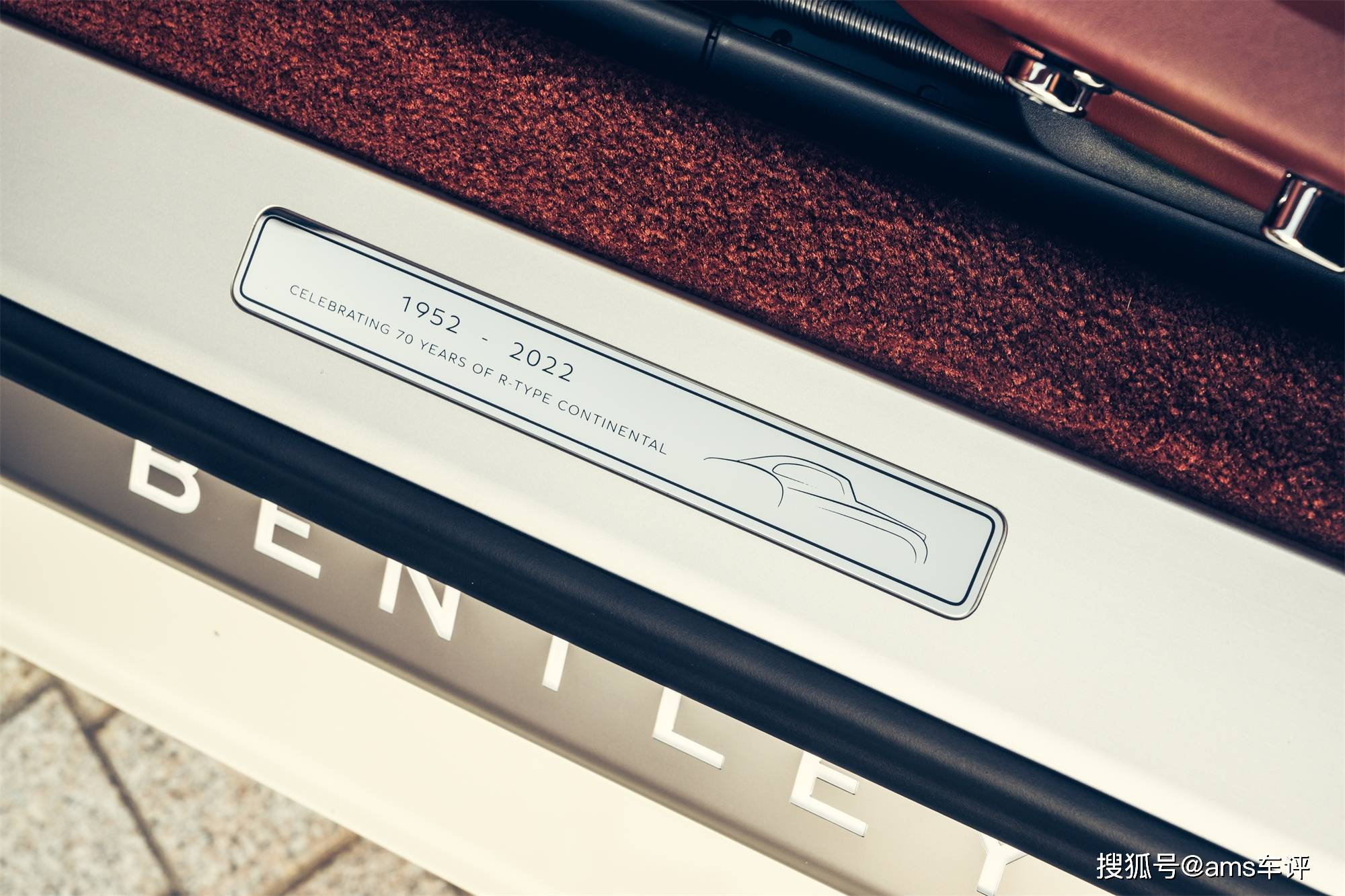 168赛车原创
                致敬经典更善于识变，宾利欧陆GT问世20周年