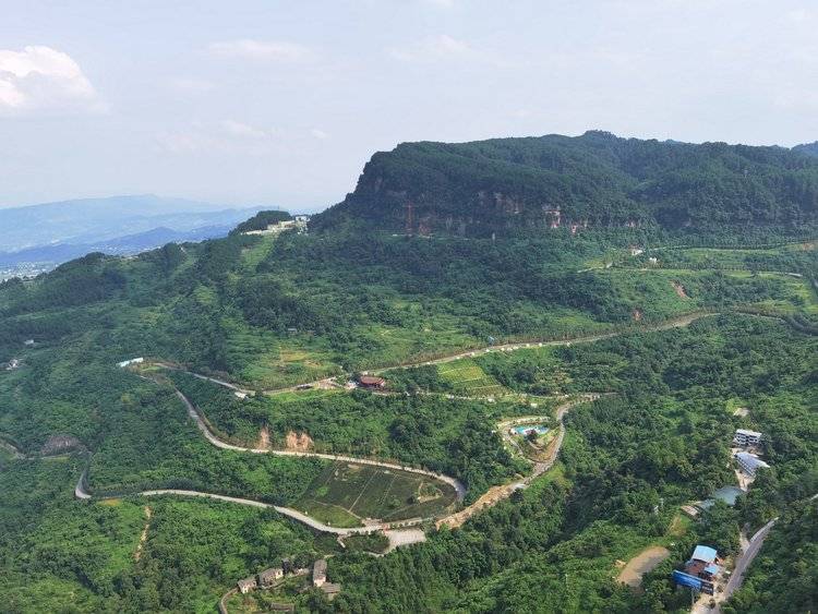 綦江是离重庆主城非常近的一个区县，也是重庆主城出发去区县旅游的首选之地。